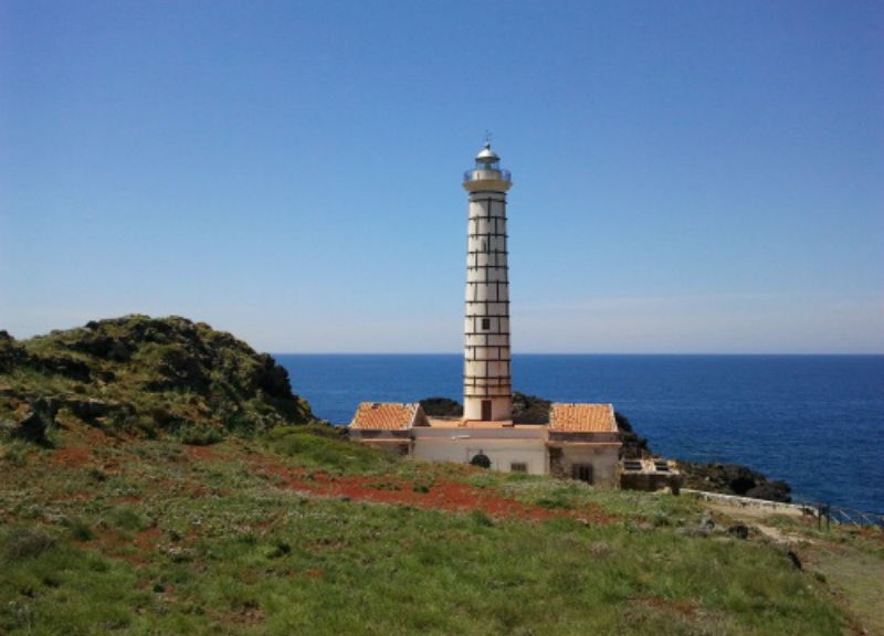 cover_faro_punta_cavazzi_ustica